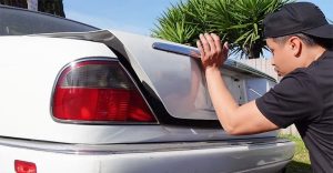 Mở khóa ô tô bị kẹt