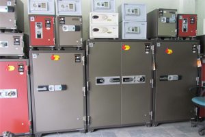 Nên Dùng Két Sắt Cơ Hay Điện Tử