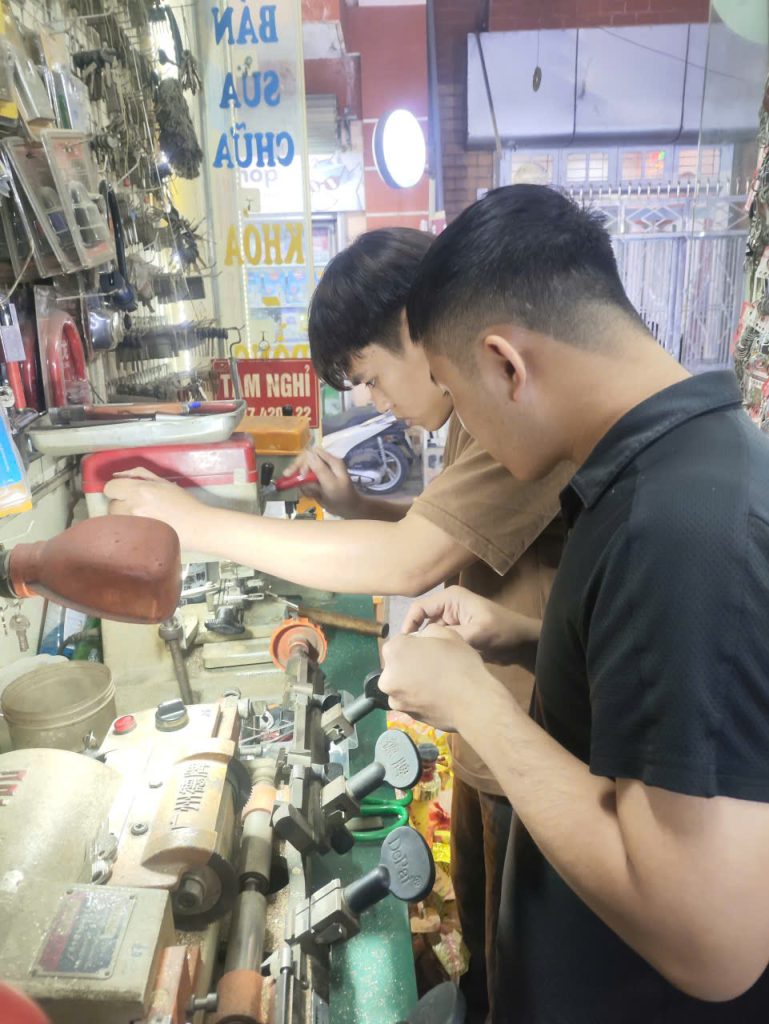 sửa khóa tại nhà Hà Nội, thợ sửa khóa có mặt 15 phút