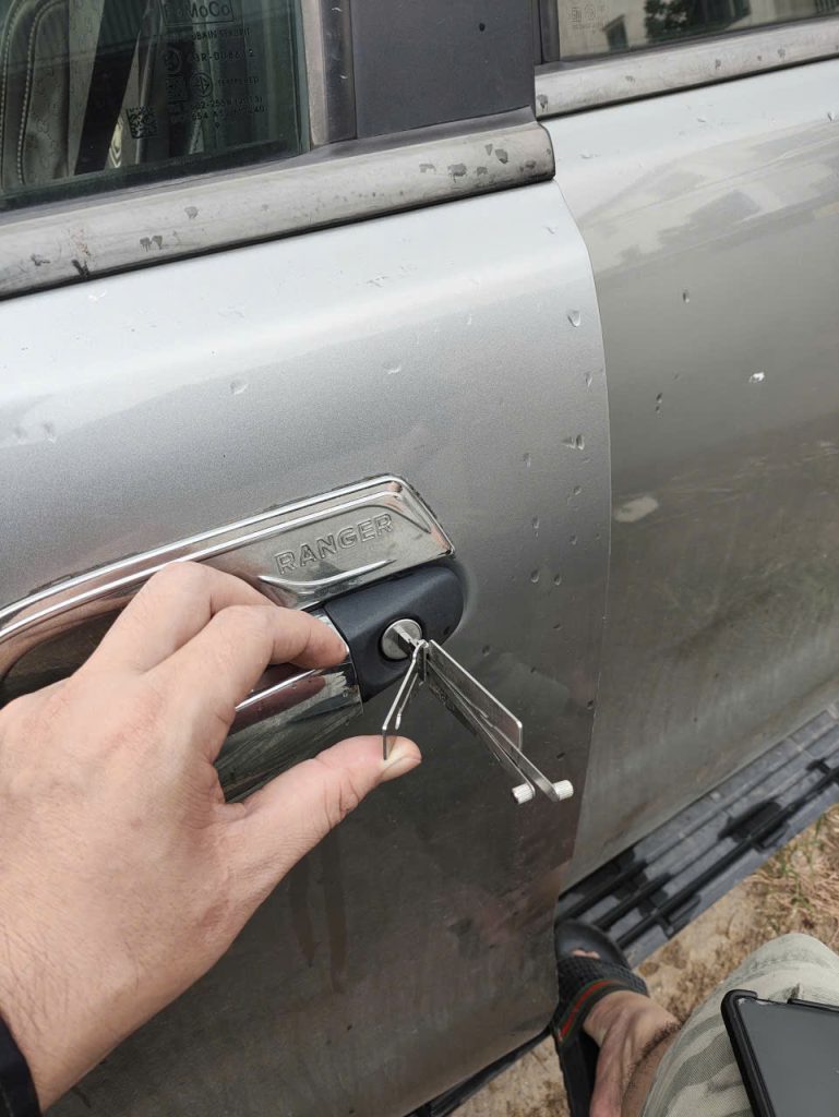 mở khóa cửa nhanh chóng tại Hà Nội, thợ mở khóa tại nhà không phá khóa